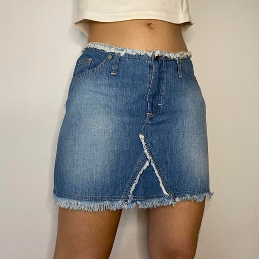 Y2K Vintage Frayed Denim Mini Skirt 💙⭐️