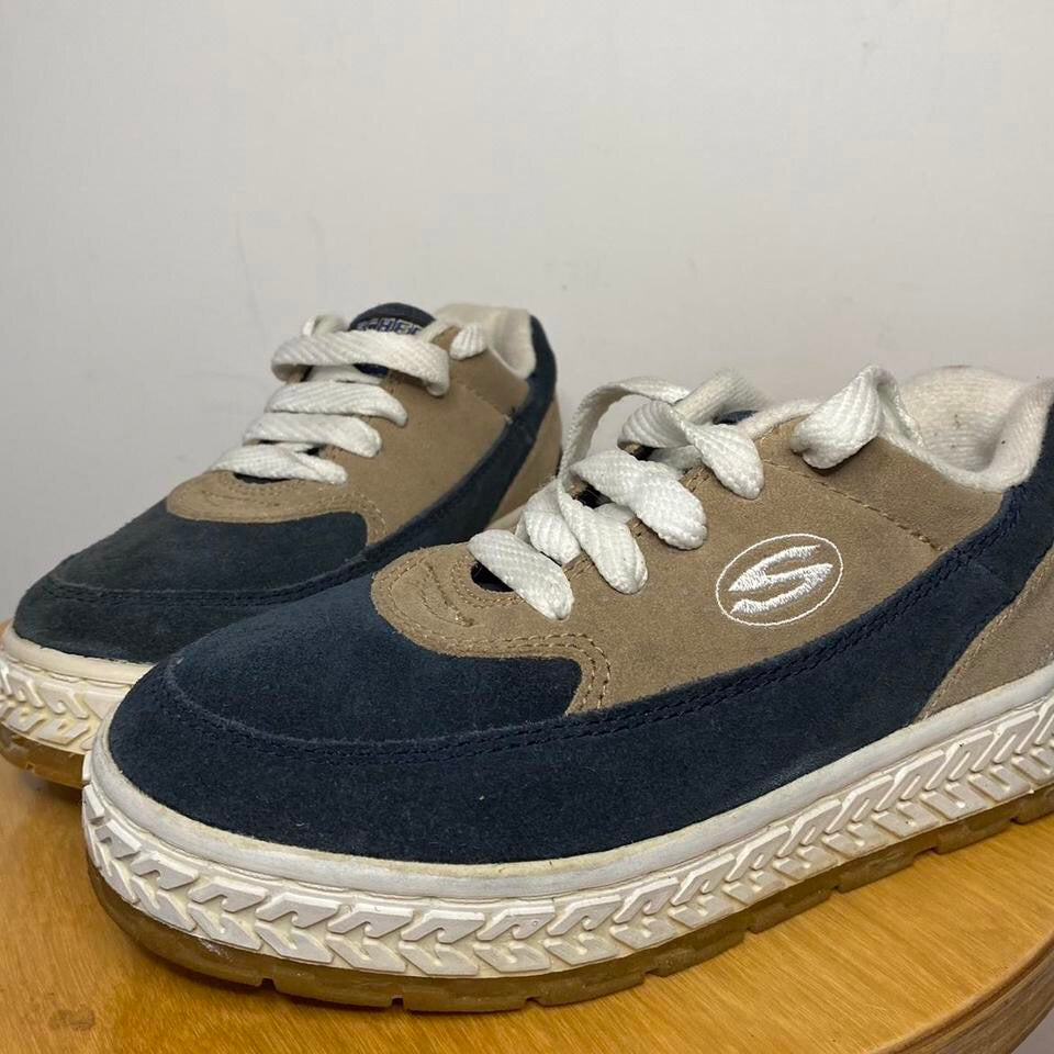 White shop skechers 90s